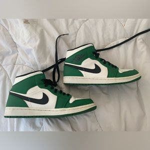 Nike Jordan 1 Retro Mids